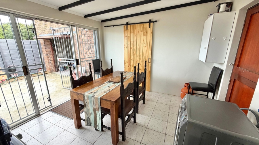 3 Bedroom Property for Sale in Palmiet Western Cape